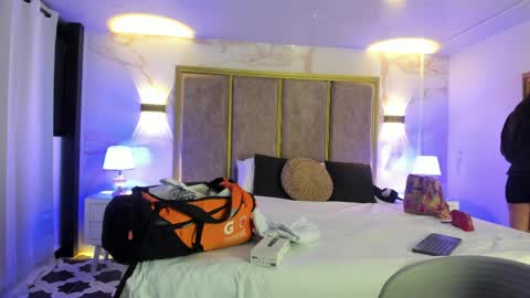     online show from March 18, 10:53 am