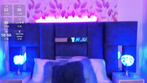     online show from December 7, 11:18 am