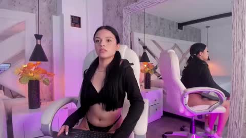 Snapshot of giselle_lauren chatting on January 22, 7:56 pm Giselle online show from January 22, 7:56 pm