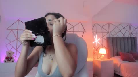 Snapshot of giselle_roldan chatting on February 26, 12:05 pm GISELLE ROLDAN online show from February 26, 12:05 pm