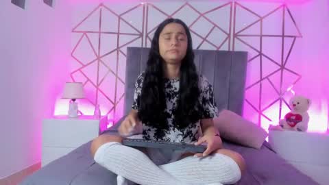 Snapshot of giselle_roldan chatting on February 20, 11:53 am GISELLE ROLDAN online show from February 20, 11:53 am