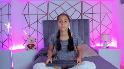 Snapshot of giselle_roldan chatting on January 30, 11:44 am GISELLE ROLDAN online show from January 30, 11:44 am