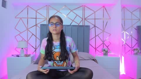 Snapshot of giselle_roldan chatting on January 24, 11:59 am GISELLE ROLDAN online show from January 24, 11:59 am