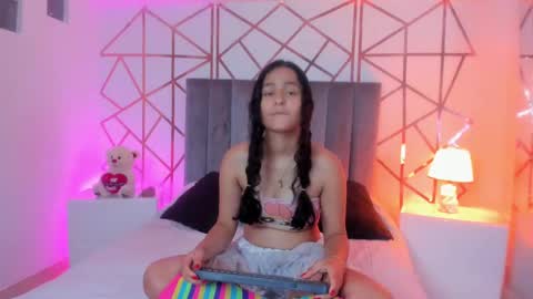 Snapshot of giselle_roldan chatting on February 23, 1:02 pm GISELLE ROLDAN online show from February 23, 1:02 pm