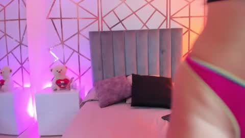 Snapshot of giselle_roldan chatting on February 12, 11:40 am GISELLE ROLDAN online show from February 12, 11:40 am