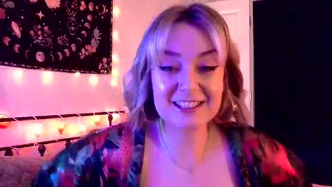 givemesweetdreams online show from October 26, 4:35 pm