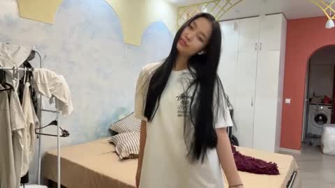 Mia online show from April 12, 11:13 am