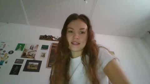 glitter_doll online show from January 14, 9:35 am
