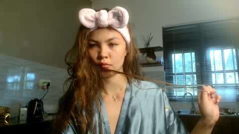 glitter_doll online show from October 25, 8:11 am