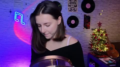 Snapshot of glo_lo chatting on January 27, 9:02 am Bye everybody Ill be online Monday December 2nd Saturday and Sunday off online show from January 27, 9:02 am
