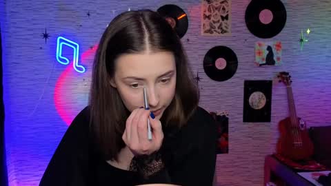 Snapshot of glo_lo chatting on December 2, 3:45 pm Bye everybody Ill be online Monday December 2nd Saturday and Sunday off online show from December 2, 3:45 pm