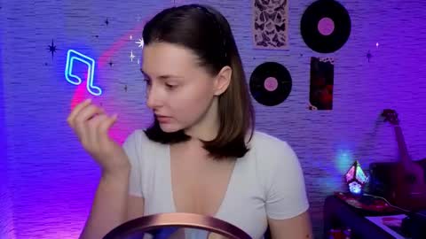Snapshot of glo_lo chatting on February 17, 7:58 am Bye everybody Ill be online Monday December 2nd Saturday and Sunday off online show from February 17, 7:58 am