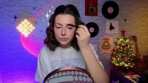 Snapshot of glo_lo chatting on December 26, 6:41 am Bye everybody Ill be online Monday December 2nd Saturday and Sunday off online show from December 26, 6:41 am