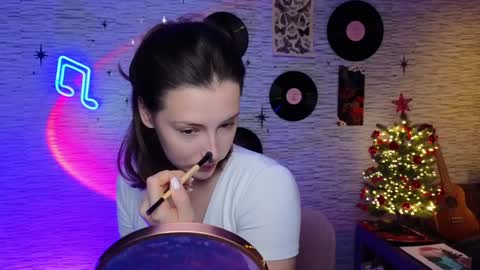 Snapshot of glo_lo chatting on January 29, 8:18 am Bye everybody Ill be online Monday December 2nd Saturday and Sunday off online show from January 29, 8:18 am