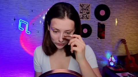 Snapshot of glo_lo chatting on February 4, 8:02 am Bye everybody Ill be online Monday December 2nd Saturday and Sunday off online show from February 4, 8:02 am