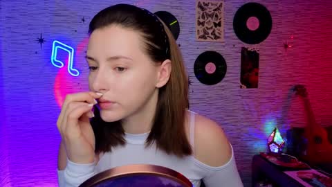 Snapshot of glo_lo chatting on February 5, 7:29 am Bye everybody Ill be online Monday December 2nd Saturday and Sunday off online show from February 5, 7:29 am