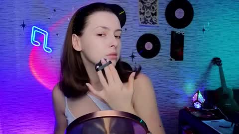 Snapshot of glo_lo chatting on February 28, 6:10 am Bye everybody Ill be online Monday December 2nd Saturday and Sunday off online show from February 28, 6:10 am