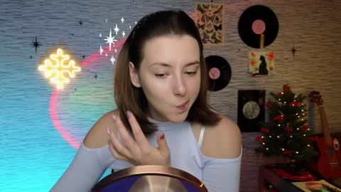 Snapshot of glo_lo chatting on December 12, 6:14 am Bye everybody Ill be online Monday December 2nd Saturday and Sunday off online show from December 12, 6:14 am