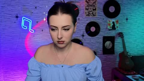 Snapshot of glo_lo chatting on December 5, 4:34 pm Bye everybody Ill be online Monday December 2nd Saturday and Sunday off online show from December 5, 4:34 pm