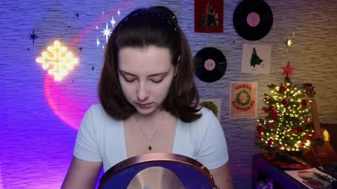 Snapshot of glo_lo chatting on January 16, 7:28 am Bye everybody Ill be online Monday December 2nd Saturday and Sunday off online show from January 16, 7:28 am