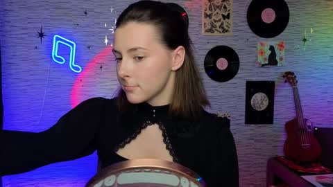 Snapshot of glo_lo chatting on December 4, 3:32 pm Bye everybody Ill be online Monday December 2nd Saturday and Sunday off online show from December 4, 3:32 pm