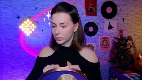 Snapshot of glo_lo chatting on December 23, 2:17 pm Bye everybody Ill be online Monday December 2nd Saturday and Sunday off online show from December 23, 2:17 pm