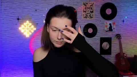 Snapshot of glo_lo chatting on December 9, 3:11 pm Bye everybody Ill be online Monday December 2nd Saturday and Sunday off online show from December 9, 3:11 pm