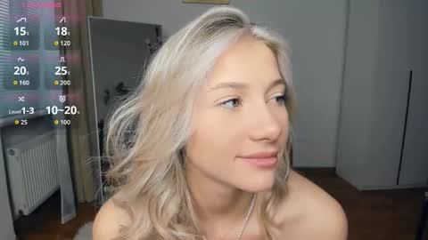 Snapshot of glossybabe_ chatting on October 26, 7:04 am Cherry online show from October 26, 7:04 am