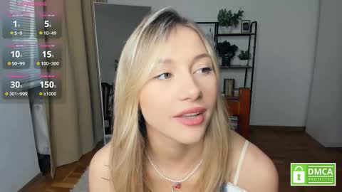 Snapshot of glossybabe_ chatting on October 19, 7:10 am Cherry online show from October 19, 7:10 am