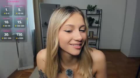 Snapshot of glossybabe_ chatting on October 9, 8:07 am Cherry online show from October 9, 8:07 am