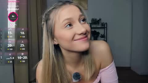 Snapshot of glossybabe_ chatting on October 16, 7:22 am Cherry online show from October 16, 7:22 am