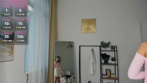 Snapshot of glossybabe_ chatting on October 10, 8:19 am Cherry online show from October 10, 8:19 am