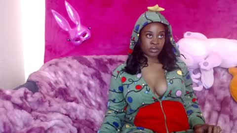 Snapshot of goddess_aaliyah chatting on December 28, 9:20 am goddess_aaliyah online show from December 28, 9:20 am