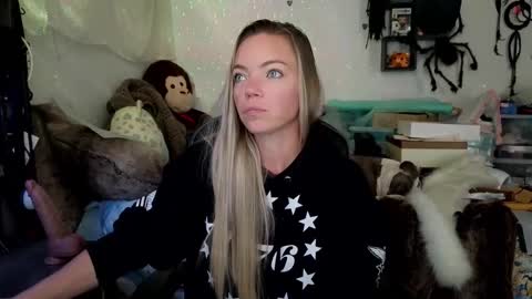 Patricia Mars           Goddess of Mars twitter thegoddessmindy online show from October 22, 2:33 pm