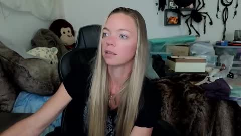 Patricia Mars           Goddess of Mars twitter thegoddessmindy online show from October 16, 2:52 pm