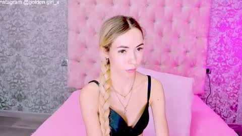 Snapshot of golden_girl__ chatting on October 18, 2:03 am golden girl online show from October 18, 2:03 am