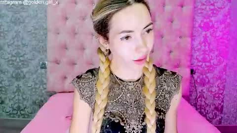 Snapshot of golden_girl__ chatting on October 22, 2:16 am golden girl online show from October 22, 2:16 am