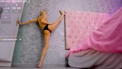 Snapshot of golden_girl__ chatting on September 29, 3:44 am golden girl online show from September 29, 3:44 am