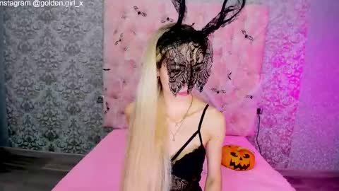 Snapshot of golden_girl__ chatting on October 27, 2:18 am golden girl online show from October 27, 2:18 am