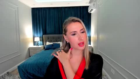 Snapshot of goldenlighte chatting on September 22, 7:56 pm Olivia online show from September 22, 7:56 pm