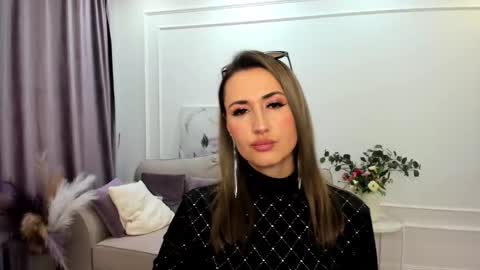 Snapshot of goldenlighte chatting on October 2, 4:06 am Olivia online show from October 2, 4:06 am