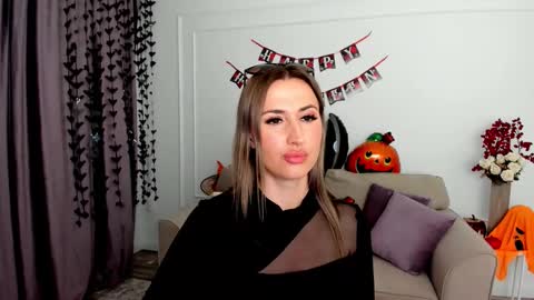 Snapshot of goldenlighte chatting on October 22, 7:52 pm Olivia online show from October 22, 7:52 pm