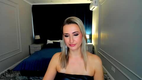 Snapshot of goldenlighte chatting on September 18, 3:38 am Olivia online show from September 18, 3:38 am