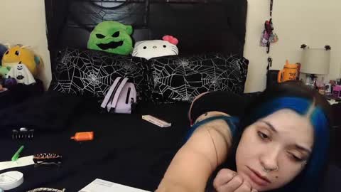 Snapshot of gothbaby305 chatting on October 17, 10:35 pm gothbaby305 online show from October 17, 10:35 pm