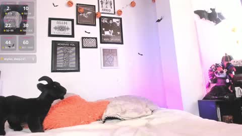 Snapshot of gothic_do11 chatting on January 19, 5:49 pm hi my name is Elizabeth nice to meet you online show from January 19, 5:49 pm