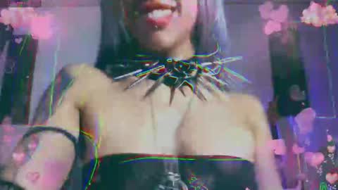 Snapshot of gothicute chatting on September 18, 11:20 am online show from September 18, 11:20 am