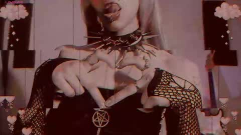 Snapshot of gothicute chatting on September 26, 7:22 pm online show from September 26, 7:22 pm