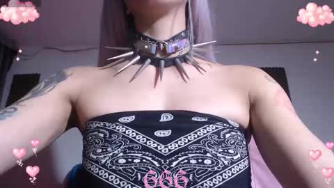 Snapshot of gothicute chatting on September 21, 9:41 am online show from September 21, 9:41 am