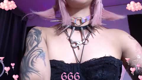 Snapshot of gothicute chatting on October 8, 6:40 am online show from October 8, 6:40 am