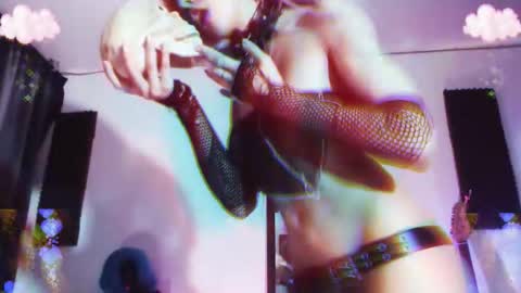 Snapshot of gothicute chatting on October 4, 6:52 am online show from October 4, 6:52 am